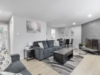 Beautiful remodeled 2 bedroom, walking distance from Downtown with AC Hotels in Olympia
