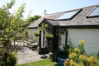 1 bedroom barn conversion on smallholding with alpacas, goats and pigs