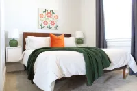 Crisp 2 bedroom upstairs apartment in historic duplex