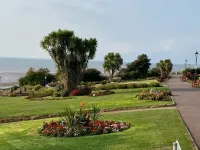 Sea Breeze-Cliff Terrace -Hunstanton. 3 Bedroom Apartment -Sea View