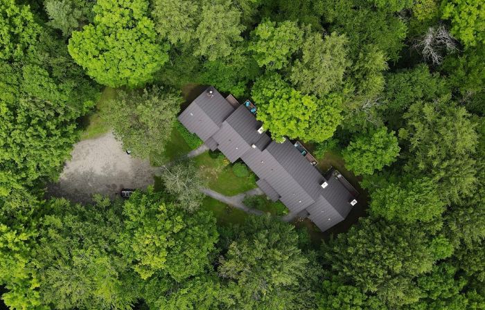 Vermont get-away end unit townhouse nestled in the trees