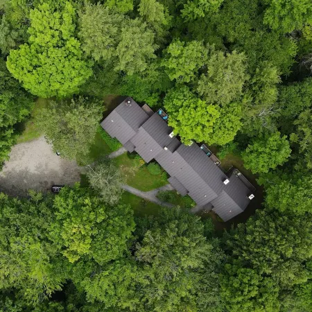 Vermont get-away end unit townhouse nestled in the trees Hotels in Quechee