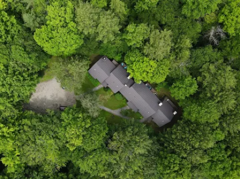 Vermont get-away end unit townhouse nestled in the trees