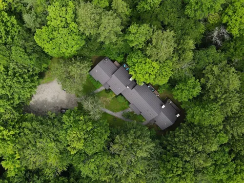 Vermont get-away end unit townhouse nestled in the trees