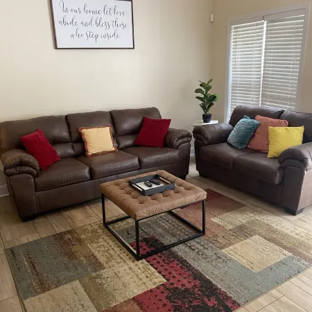 Quiet neighborhood conveniently located to Ft Novosel/downtown Enterprise!