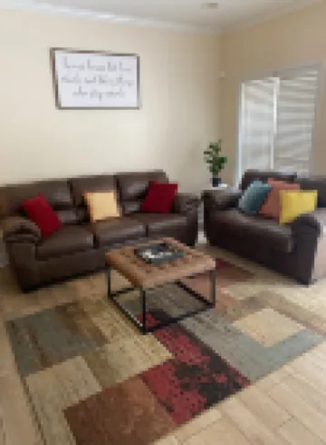 Quiet neighborhood conveniently located to Ft Novosel/downtown Enterprise!