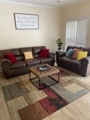 Quiet neighborhood conveniently located to Ft Novosel/downtown Enterprise!