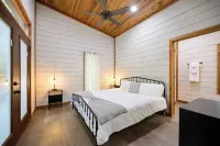 Creekside Serenity - a slice of wooded paradise