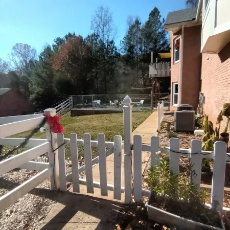 Cozy Country Home with 5 Bedrooms 4 Baths and Swimming Pool