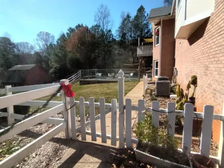 Cozy Country Home with 5 Bedrooms 4 Baths and Swimming Pool