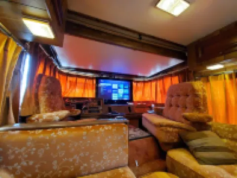 Vintage 80's Retro RV Experience, Back to 1985!