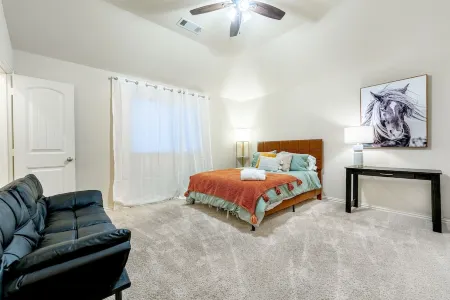 55% off special Monthly price/New remodel/6 rooms/4 bathrooms/Business welcome