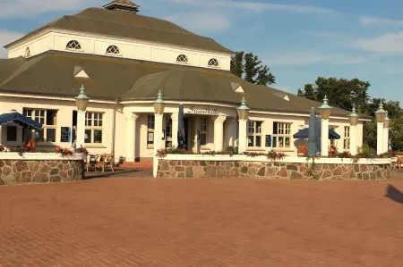 NEW apartment just 8 minutes to the beach, in the midst of a idyllic garden Отели в г. Юккер-Рандов