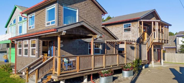 Beautiful Family Home, Less than one Block to the Beach Hotels in Seaside