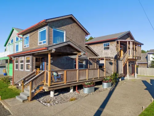 Beautiful Family Home, Less than one Block to the Beach
