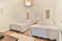 Newly Renovated Peaceful Oasis-Walk to the Beach!