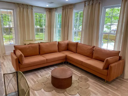 ~2 Bedroom Cozy Gem 💎 5 minutes from Downtown Spartanburg~