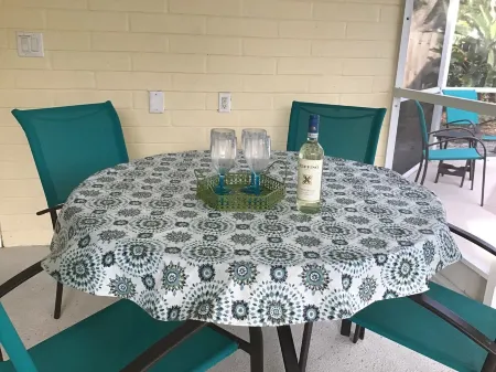 Cosy Home with Heated Pool