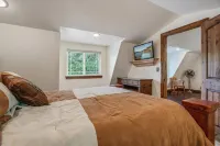 Beautiful Lake Cabin on Kelso Lake, Idaho! Close to Silverwood!
