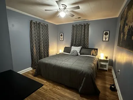 {Bunga-YOLO} Fun and Games in CLT's Best Neighborhood. Hot Tub NEW and working! Отели рядом с достопримечательностью «Спектрум-центр»