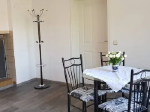 Vacation apartment in Cottbus-Klein Ströbitz near the bathing lake コトブスのホテル