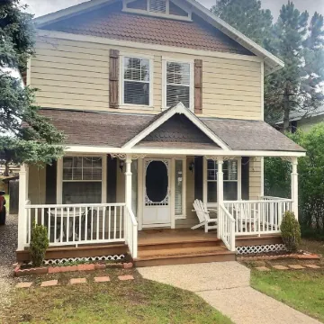 Farmhouse Victorian Perfect Cloudcroft Location!