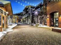 Location and Comfort - One Bedroom Ski In / Ski out, Hot Tub and Fire Pit