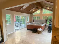 Luxury ranch home a mile from Lambeau, 1 hr OSK, 15 Min GRB, 10 MI 92C.