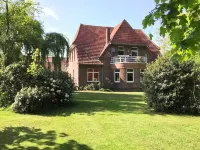 Spacious Vacation Apartment in a Farmhouse Between Varel and Dangast Hotels in Varel