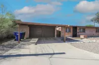 No Cleaning Fee! Spacious Desert Retreat w/Jacuzzi/Private Pool/Fireplace