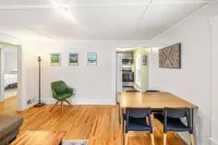 Stowe Lofts-Cozy 2-bedroom condo, peaceful, 5 minutes to Stowe, Fast WiFi Hotels in Morristown