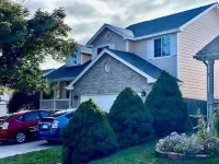 Luxury House near Denver, Rain Shower, Jet tub, Heated floors, Private Stay.