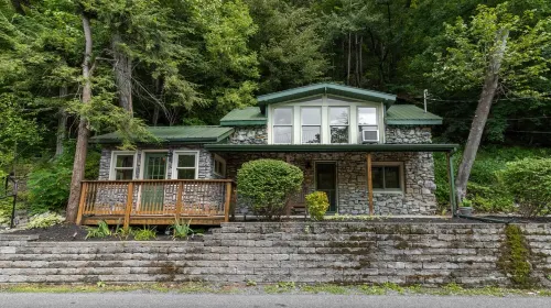 Stone Creek Cottage: PSU Creekside home on Spring Creek