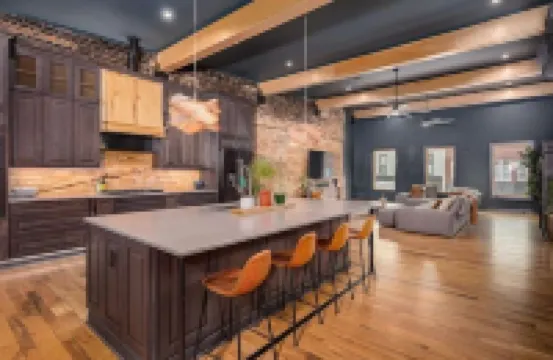 Luxury Loft Overlooking Downtown リンカーントンのホテル