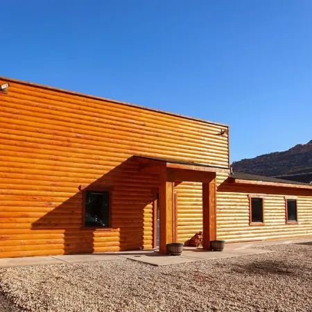 Zion Edge Retreat, Building Finished in 2024 with Hot Tub.