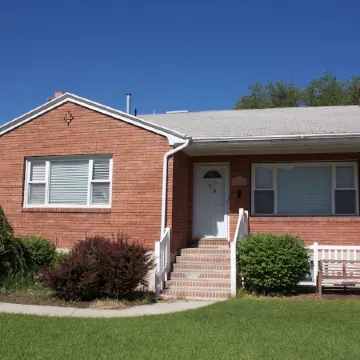 Mayberry in Orem!  Cozy 2BR Apt by Costco! All New Carpet/Paint