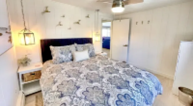 LUXURYBEACHHOUSE*walk2beaches*firepit/bikes/fencedyard/kingbed Hotels in Yarmouth