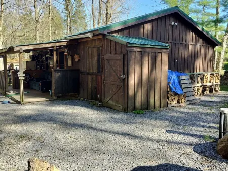 Come and enjoy some peace and quiet at the Pumpkin hollow Inn