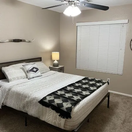 ~Heated Pool/Spa, King Bed, Amazing Backyard & Location! Hiking, Biking, Parks