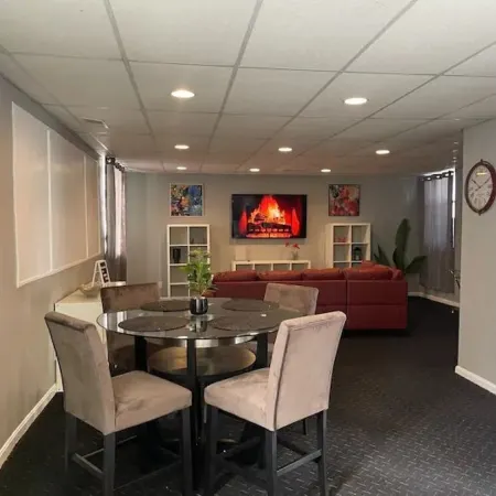 Urban Retreat-Walk to UC, Hospitals and the Zoo. Minutes from OTR and Downtown.