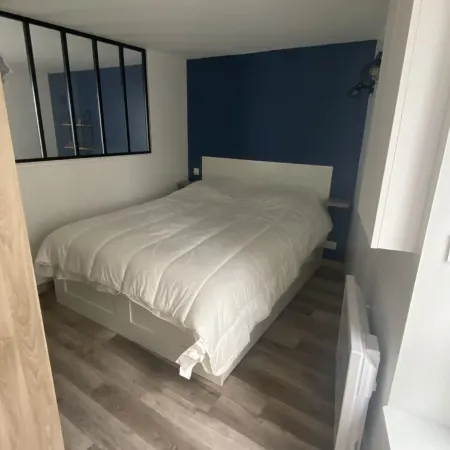 Un apt Meublé Avec une vue sur le Port des Bas Sablons et un Parking Gratuit