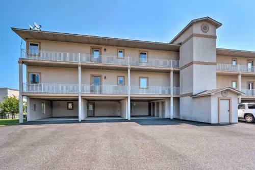 Lakeview Condo w/ Balcony+Pool Access, Sunrise View!