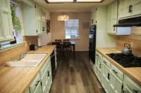 Broken Arrow Home -Cozy Design, Family Friendly - Boutique