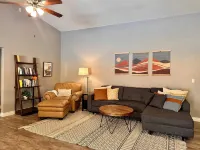 Spacious, FREE Private Heated Pool, Great Location! 10+ Guests & Pet Friendly