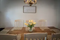 Charming Main Street Home: Located in the heart of the Finger Lakes Hotels in Geneva