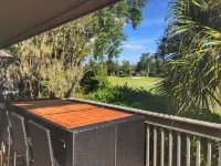 Comfortable and stylish END UNIT on the 10TH FAIRWAY in Palmetto Dunes