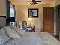 Lake Side  4-Season Home, 4-Bdrm 2-Bath, Super Clean, Bright & Cozy Hotels in Shapleigh