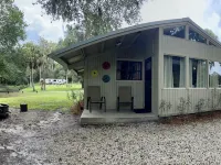 St. Johns River Cabin (Pet Friendly) Hotels in Putnam County