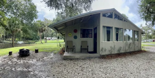 St. Johns River Cabin (Pet Friendly)