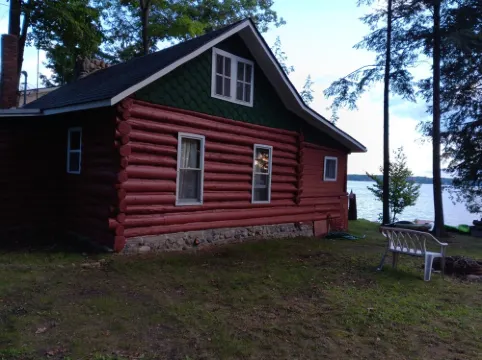 Beautiful full log cabin with  direct private frontage , beautiful sunsets .